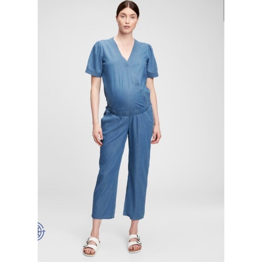 GAP MATERNITY NWT Chambray Denim Short Sleeve Maternity Jumpsuit // S